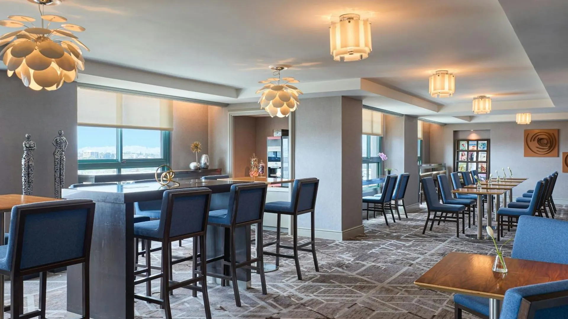 Renaissance Los Angeles Airport Hotel
