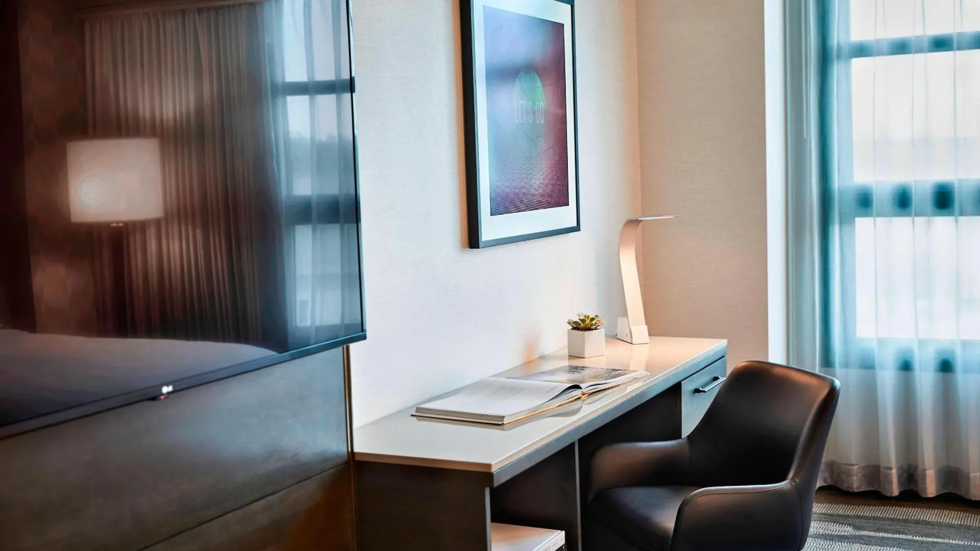 Renaissance Los Angeles Airport Hotel
