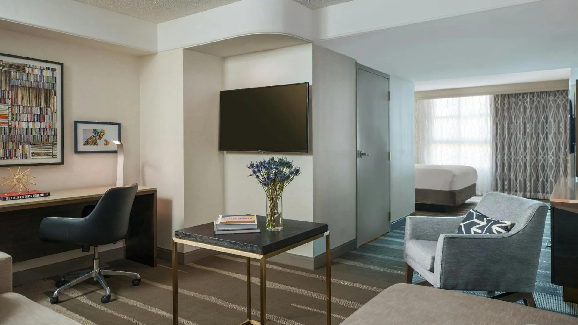 Renaissance Los Angeles Airport Hotel 4*,  United States
