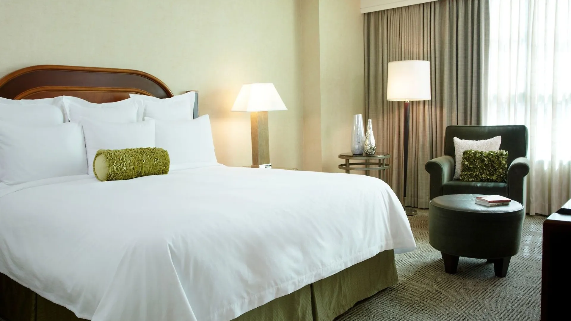 Renaissance Los Angeles Airport Hotel