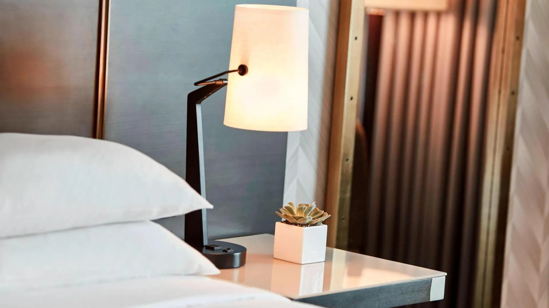 Renaissance Los Angeles Airport Hotel